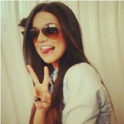 Amo uma menina que adora batata frita, que canta no chuveiro e é apaixonada pela Taylor Swift ~~ @manugavassi a inspiração do meu viver ♥. Criado: 23/12/11.