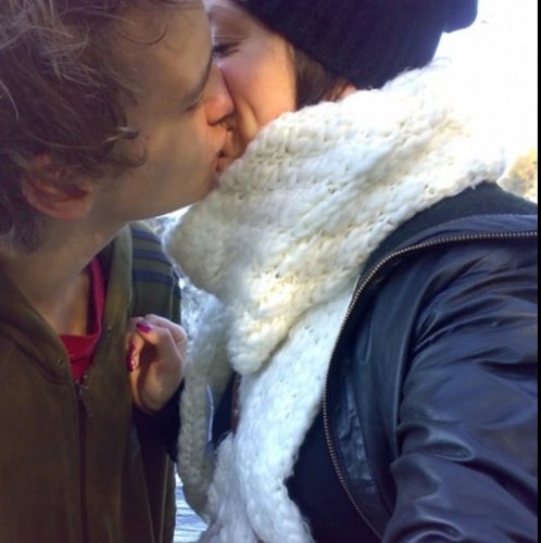 DirectionDear's profile picture. I'm a girl and 1D is tha shit. I love them and I still love them 'til I die. I love you guys ♥