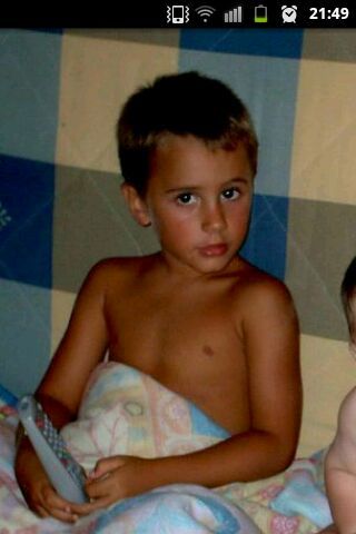No se me da bien ser persona 😶‍🌫️.

En busca de una wela adinerá, preferiblemente con enfermedad terminal que le deje su herencia a un buen muxaxo.