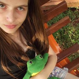 “Mania de fechar os olhos antes de dormir e te desejar boa noite em pensamento, dorme bem, sonha comigo, te quero muito e bem.”