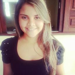 ''Viver, cair, aprender, levantar e seguir em frente. Sou isso hoje. Amanhã, já me reinventei. Reinvento-me sempre que a vida pede um pouco mas de mim''