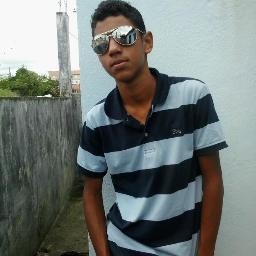 O fantástico da vida é estar com alguém q sabe fzr d 1 pequeno estante 1 grande momento.