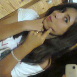 simplismente eu ... Que gosta de todos, mas não agrado a ninguem a não ser eu e Deus .  Y  love Jesus