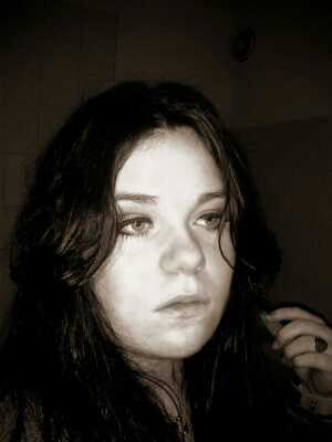 Doing this for my little sister sophie 
ED SELFHARM BIPOLAR DISORDER 
pretty fucked up life
17 years