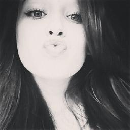E não me diga que o céu é o limite, quando há pegadas na lua. 
  Amo o @gui_trindade98 e a @poxapu  ♥