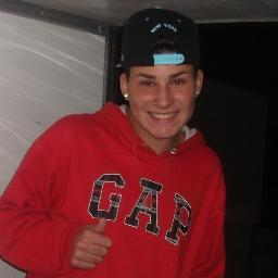 sou um garoto #alegre e #ousado nao desisto facil das coisas ! sou #colorado!