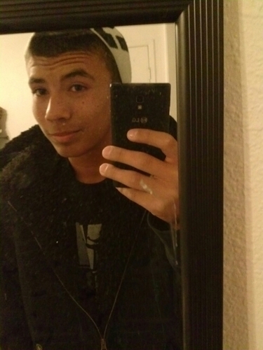 I'm a kid who's laid back chill I listen to ofwg Frankie ocean Scott mescudi and d pryde if you follow me I'll follow you :D