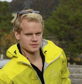 twittrer kun på hobbybasis. motstander av stress og caps på snei, og forkjemper for pent vær og dagdrømming