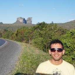 Turismólogo, administrador e mestre em Administração.