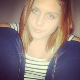 Im live at Hungary. I love handball and handballer boys . Rihanna is the best *-* .  It's Party harrd :$ now back follow me, and I'll follow you :) ♡