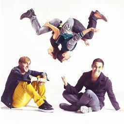 i love big time rush...nicol y victoria = xukiwiles ajajaja live life big time