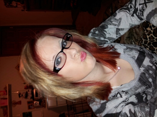this is my 3rd twitter, im courtney,im 18 years young, im a country girl born and raised and thats how it will always be