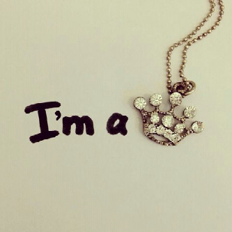 almo7be's profile picture. ‏​آآنا فتاه تهمني تسريحة شعري ؛   وَ آناقتي في لبسي وَ ثقتي بنفسسي ..     وَ موقنه بـ آني ملفته وَ من يعترض ف عليه أن يلمس آآلسماء آولآآ (=|♡♡