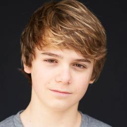 hello to everyone and thanks for following us, well this is my twitter and my 2 friends that love her and is dedicated to Chris Beadles, Zac Efron and justin:)