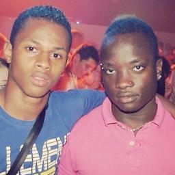 Toujours masqué mais pas pour Halloween et
Si on s'fait flasher, c'est surment pas pour un shooting