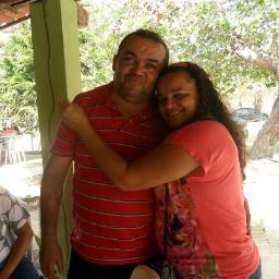 Sou uma pessoa que ama a vida,adoro a Deus acima de qualquer coisa,curto cada minuto da minha vida como se fosse o último.
Amo meus filhos,marido,amigos
