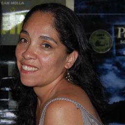 Limeña mazamorrera, asentada en la cálida Piura. Periodista de formación, pero adaptandome a otras facetas de la comunicación...,lo demás es pura soya