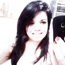 Sou ciumenta , possessiva ,boba , insegura , romantica, chorona, mandona,orgulhosa, ironica , sonhadora,exagerada , e dramatica. Apenas aceite (: