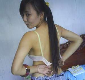 IndrianiRi's profile picture. Seksi , nafsuan , gampang ketagihan & butuh uang end pulsa Hihi kalau minat tinggal tweet ajj