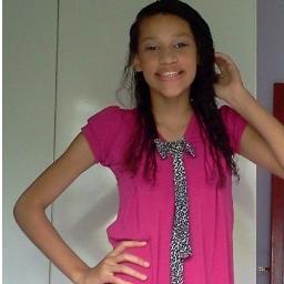 Bagunçeira, desastrada, atrapalhada, desorganizada, ciumenta, boba, irritante e palhaça. Sou tudo, menos perfeita como você !!. s2 Restart