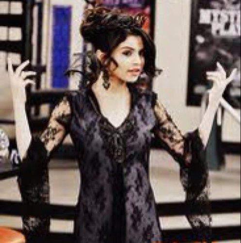 Her Majesty Lilah Miller Of The Kingdom Known As Enchancia. Im Only 16, But I Can Still Tear Out Your Heart. Regina Is My Best Friend. Cora Is My Greatest Enemy