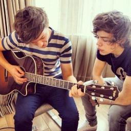 mutedbravery's profile picture. i ship larry woops