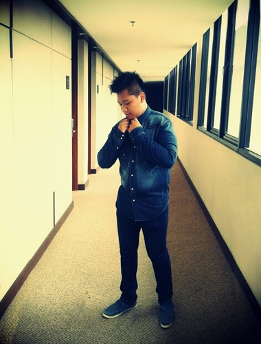 Keyboard player of @ACTiVAband, Mix Engineer, Studied Computer Science BINUS 2014 Instagram : dimasoktaviano https://t.co/OXjmRxO0LY