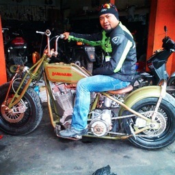 Old Biker with Old Tiger... Happy Daddy with 1 soulmate wife and 4 kids