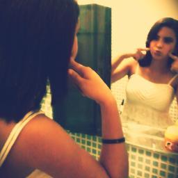 Eu vou cuidar de vs toda hr e a todo momento , vs jamais vai duvidar do meu sentimento ♫Tua amizade é tudo ! Te amo , e nada muda essa porra / @_vanessatenorio