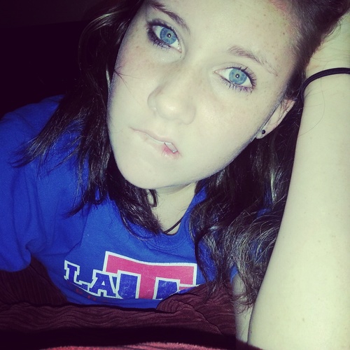 New Twitter account! follow me on Instagram! alexis_d_breann!!! follow me(: rape that button(: