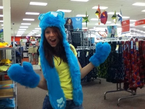 ItsNiallsGurl's profile picture. i hate everyone