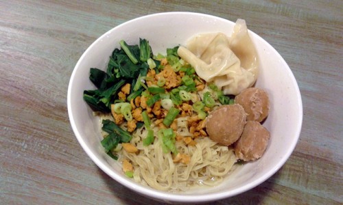 Nggak ada makanan yang nggak enak...
Mention kita kalau mau di RT atau email kita: gembul.girls@gmail.com