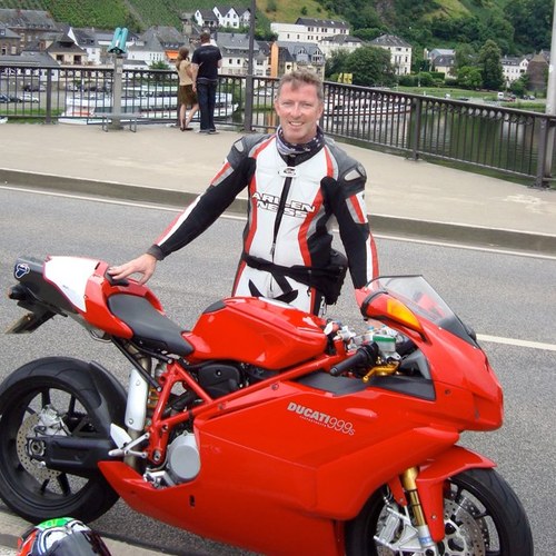 road & track motorcycle instructor, Darley Moor & DesmoDue racer, road & circuit racing fan, travel insurance business owner, dad to 2 great girls!