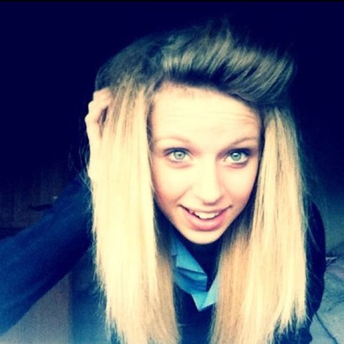 i follow back x | you should follow lauren because shes amazing loads of love from @billiedowds :)