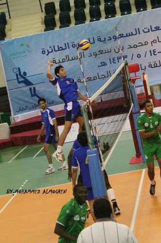 طالب جامعي و لاعب كرة طائرة في نادي الشباب السعودي