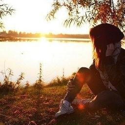 HelenKucheruk's profile picture. да, со мной сложно 
зато я не блядь и не курю...❤