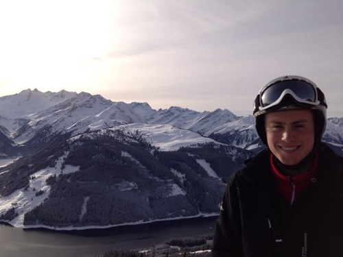 rstarre22's profile picture. 