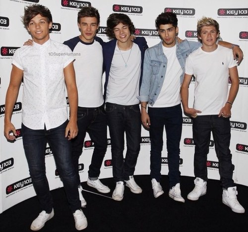 Jade1D4eva's profile picture. life is short time is fast no replay no rewind so enjoy every moment you can and im in LOVE guess who yeah youre right its one direction I 4 eva thanx