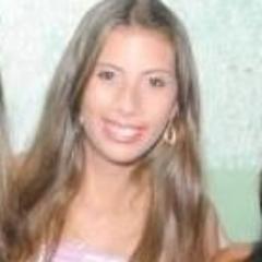 Uma garotinha muito louca , que ama deixa as pessoas irritadas .kakaka sério mais sou bem legal de verdade mas cada um tem de mi o que merece .