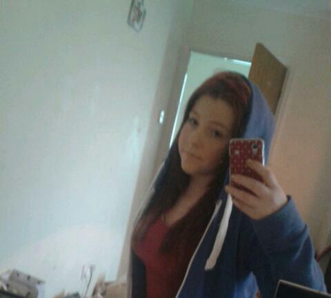 im lauren and im 16 and i live in wales I very bubbly love a laugh have an amazing boyfriend matthew evans love him loads I have amazing friends and family :)