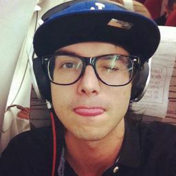 Fan Clube Sabe que tem dias que eu penso em desisti de tudo , mas ai me vem o seu sorriso na cabeça e me dar forças pra continuar acreditando #teamo
