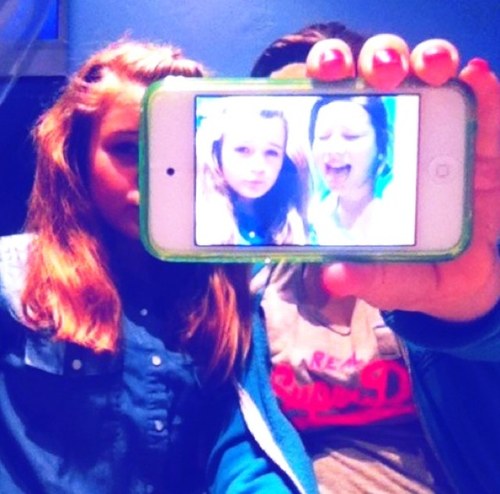 follow me and i will follow back:)