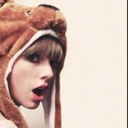 Swiftie. I spoke now on March 2nd and I can't wait to paint the town Red! just ask for a follow back (: header made by @swizzlegraphics