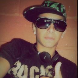 vitor_10boleiro's profile picture. A distância entre o querer e o poder se resume em uma só palavra TENTAR#OUSADIA&ALEGRIA