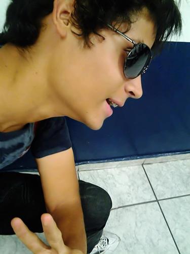 Gosto muito de zuera e adoro meus amigos,
Zuera I love and adore my friends,