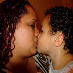 sou mãe,esposa e amiga...aproveito tudo que a vida me oferece adoro me surpreender....