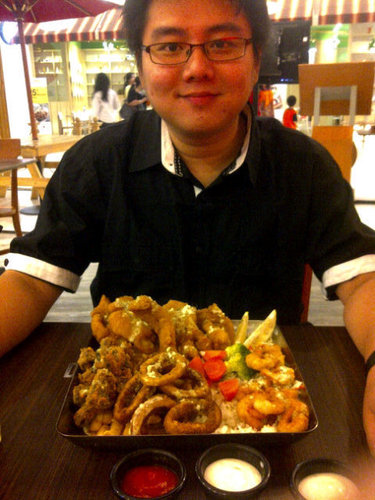 SimpelNean's profile picture. I'm me, just a really simple man who loves every single simple thing in this simple world..