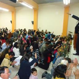 Iglesia que predica lo que la Biblia enseña creyendo en un solo Dios