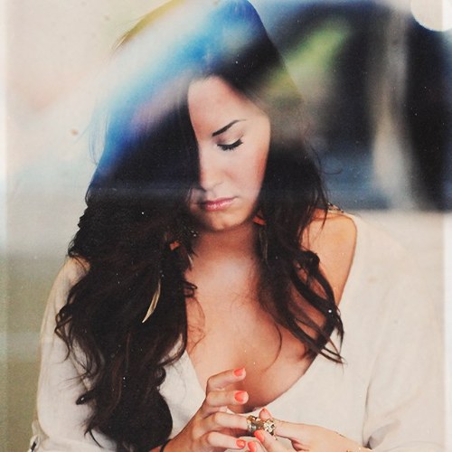 Demi Lovato is my inspiration I love her so much - My biggest dream is to meet her! #StayStrong @ddlovato | B ❤