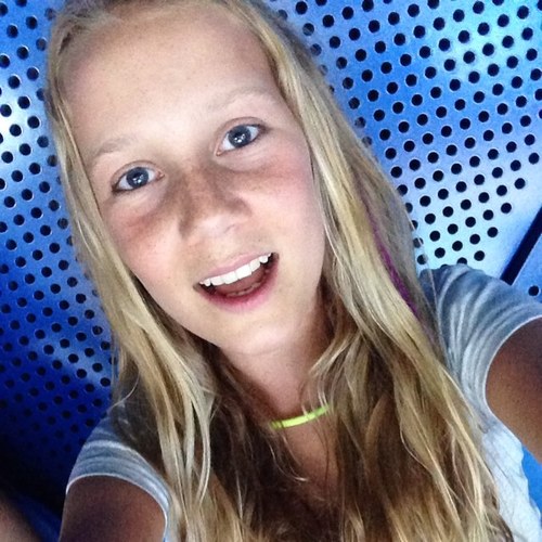 I AM IZZY :) love one direction and JacksGap :D